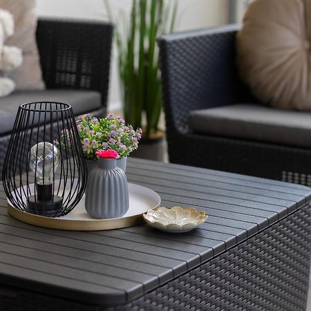 Deluxe Apartment Wronia 45 With Ac, Parking & Balcony By Renters Prestige Варшава Экстерьер фото