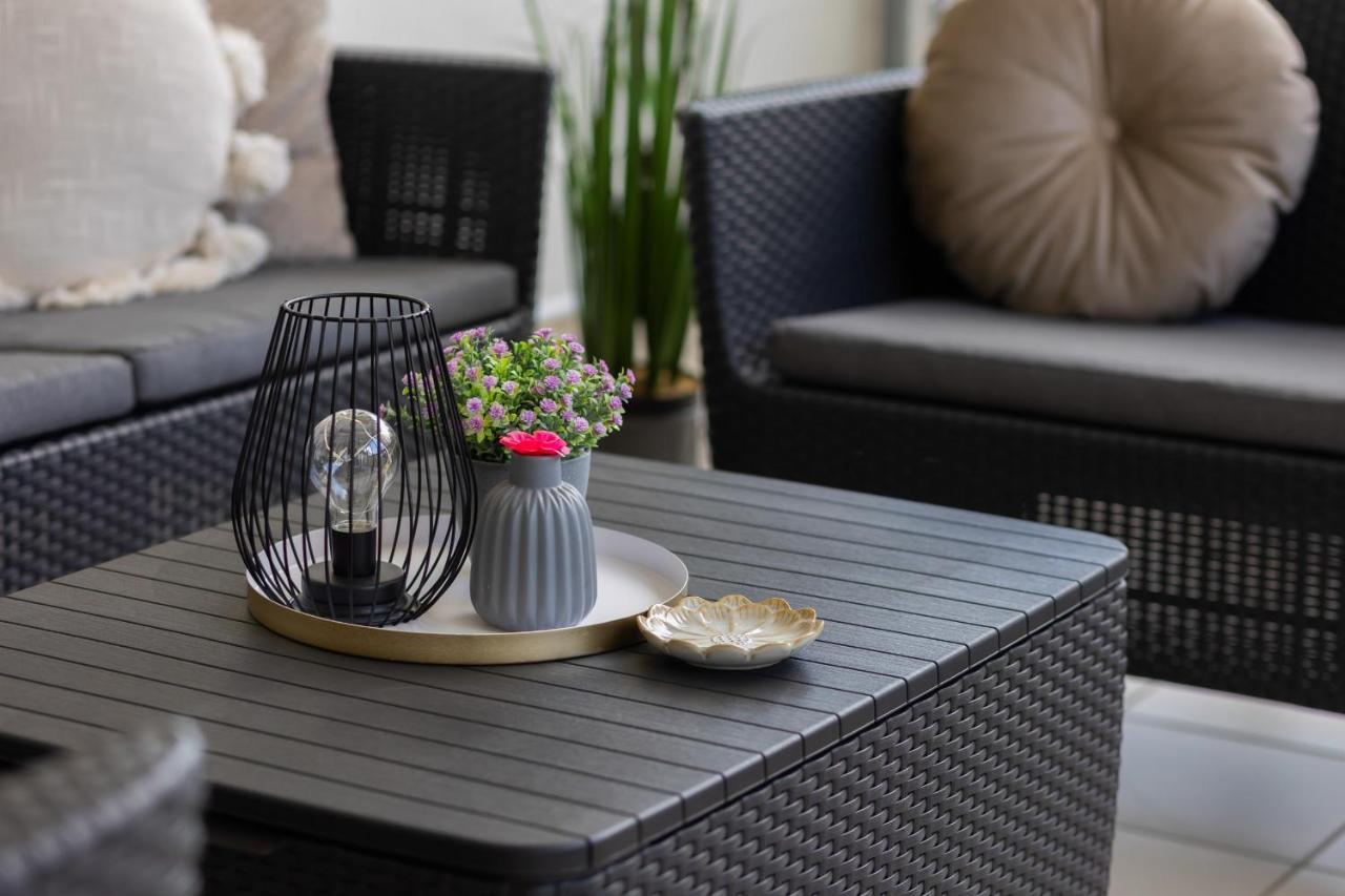 Deluxe Apartment Wronia 45 With Ac, Parking & Balcony By Renters Prestige Варшава Экстерьер фото