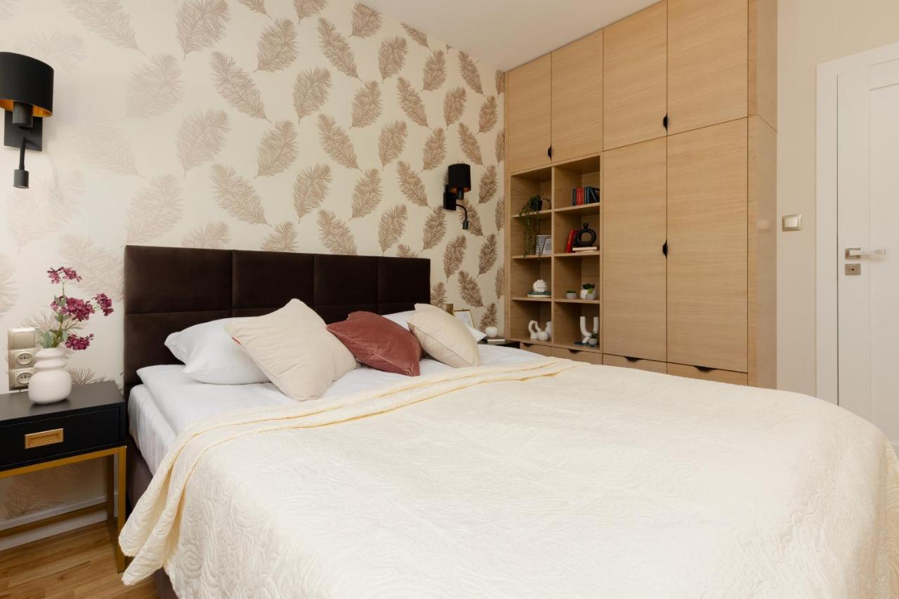 Deluxe Apartment Wronia 45 With Ac, Parking & Balcony By Renters Prestige Варшава Экстерьер фото